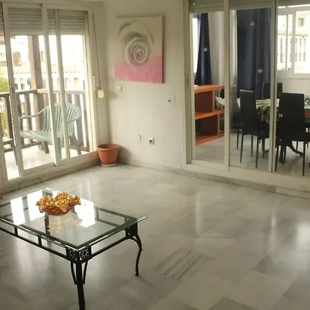 Deluxe Center Pool Apartment *